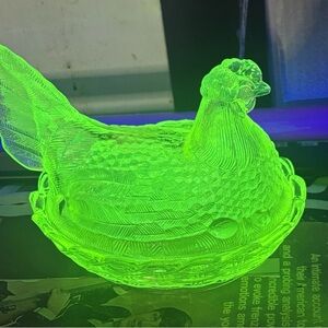 LG Wright Uranium Vaseline Glass Split Tail Hen On Nest 7” Glows